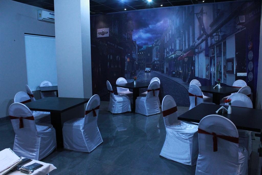 Hotel The Sky Court Aurangābād Exterior foto